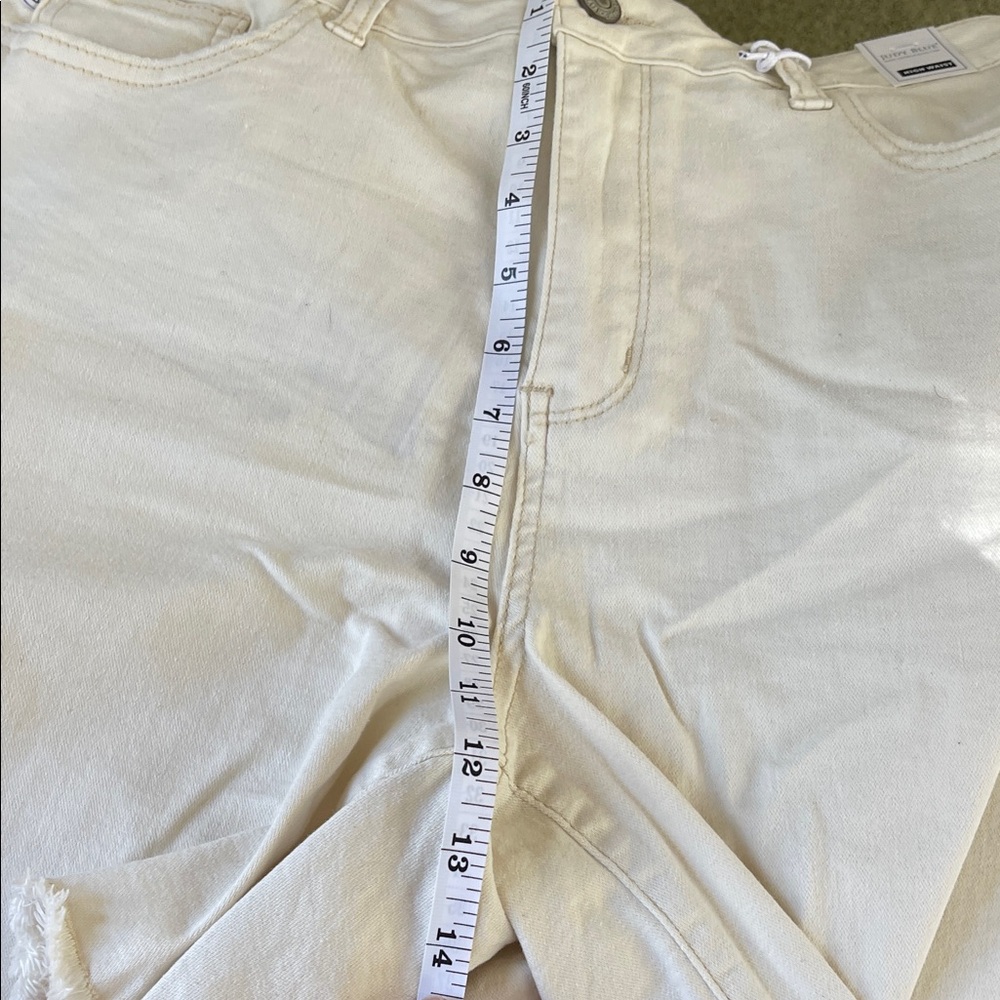 Judy Blue Women's Off-White Jean Shorts NWT - Picture 8 of 9